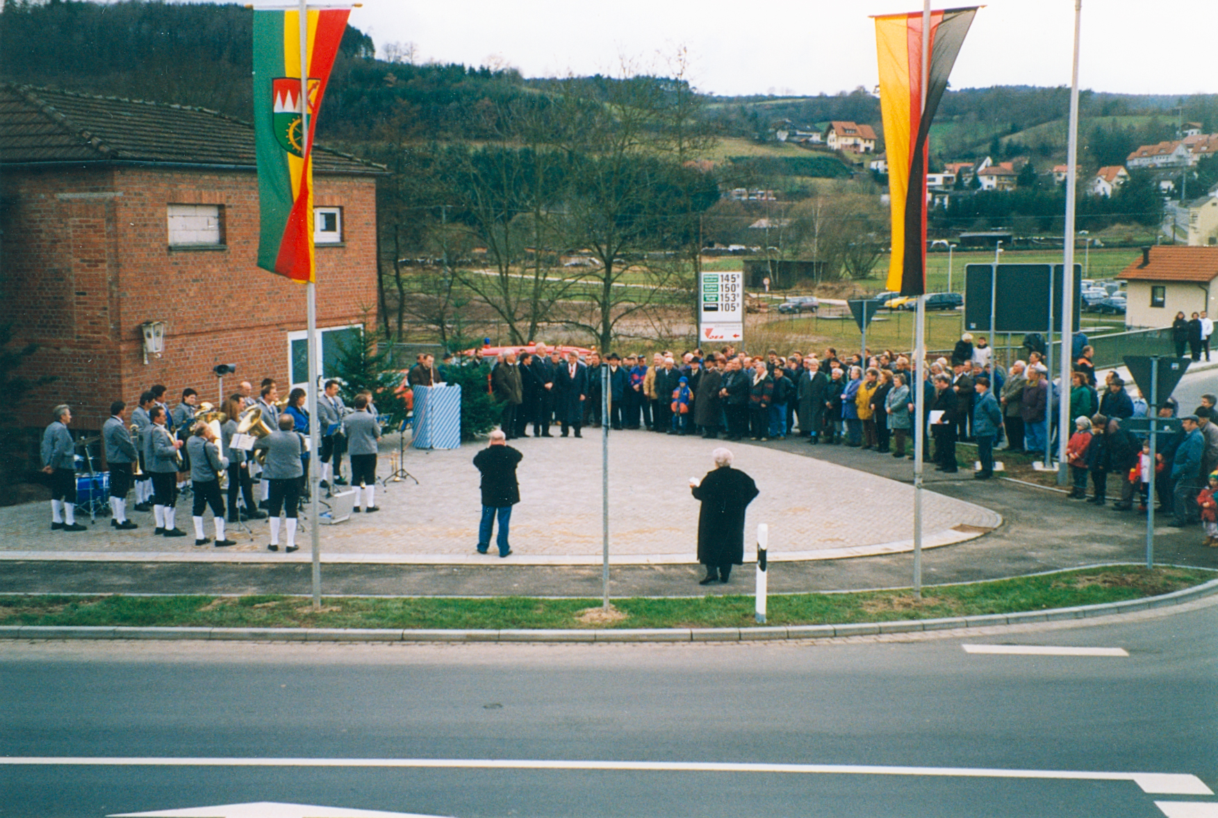 Einweihung der Bauprojekte Brücke und Straße am 03.03.1999