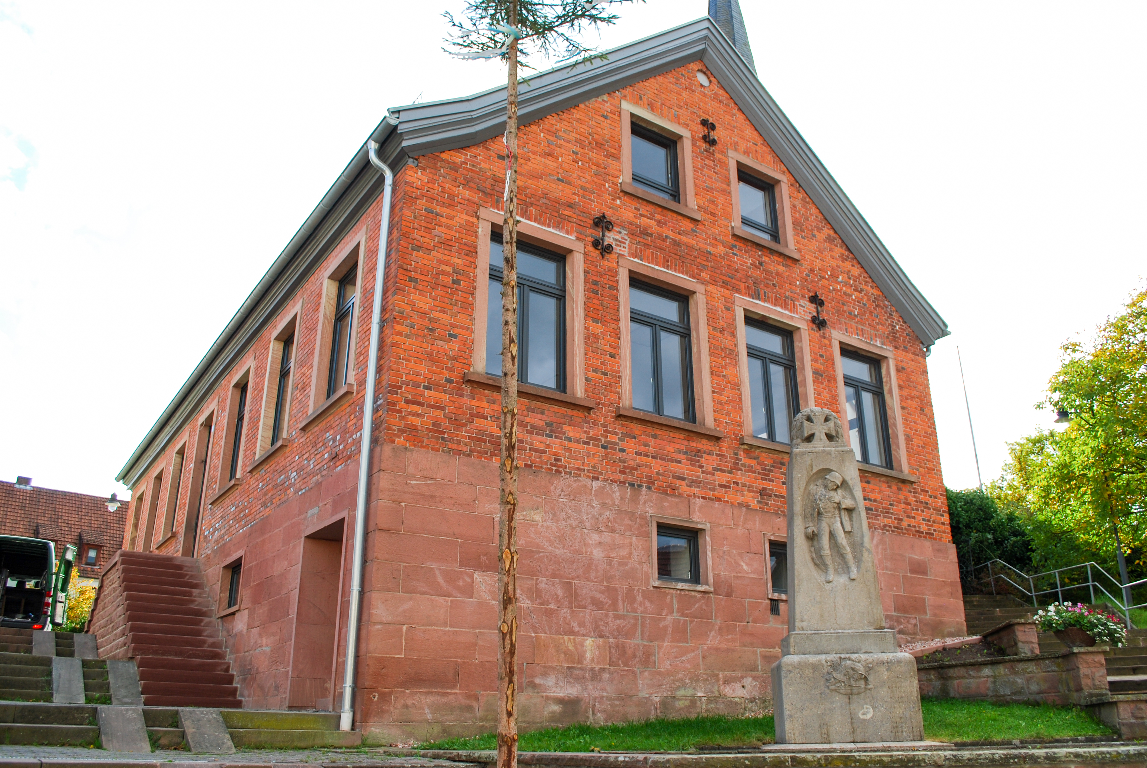Renovierung der alten Schule zum "sozialen Treff"