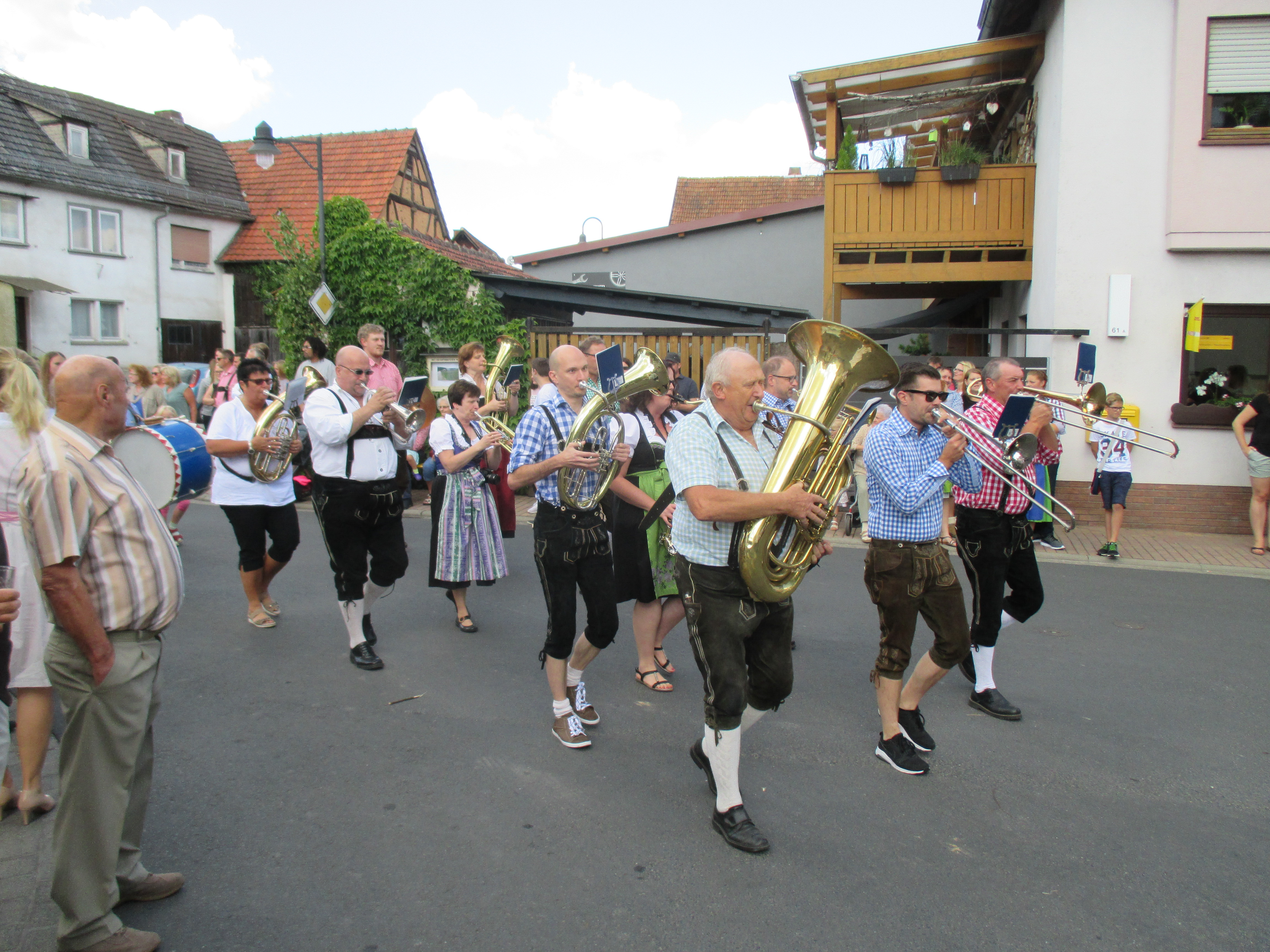 Kirbsonntag, Tanz um die Linde