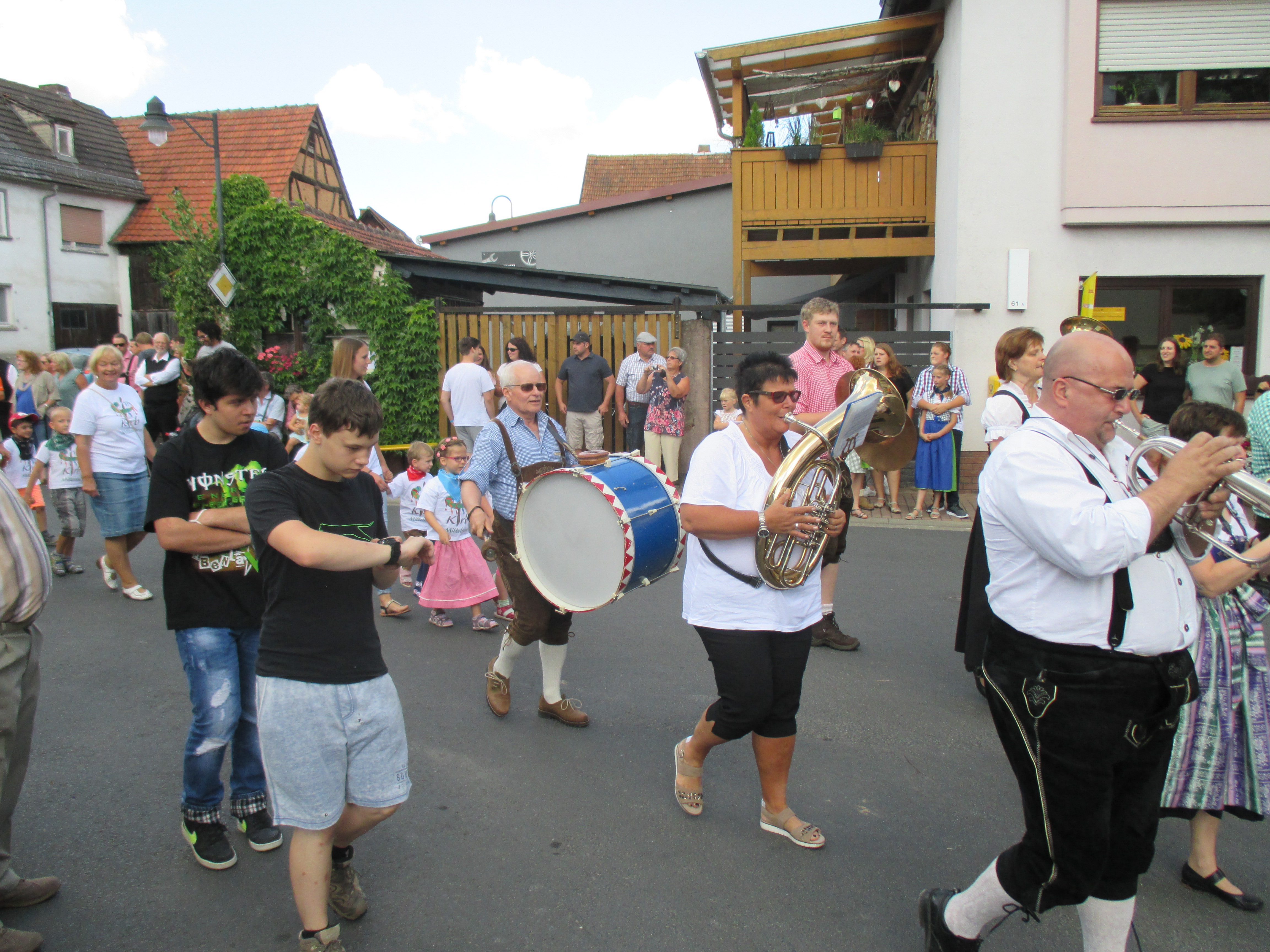 Kirbsonntag, Tanz um die Linde