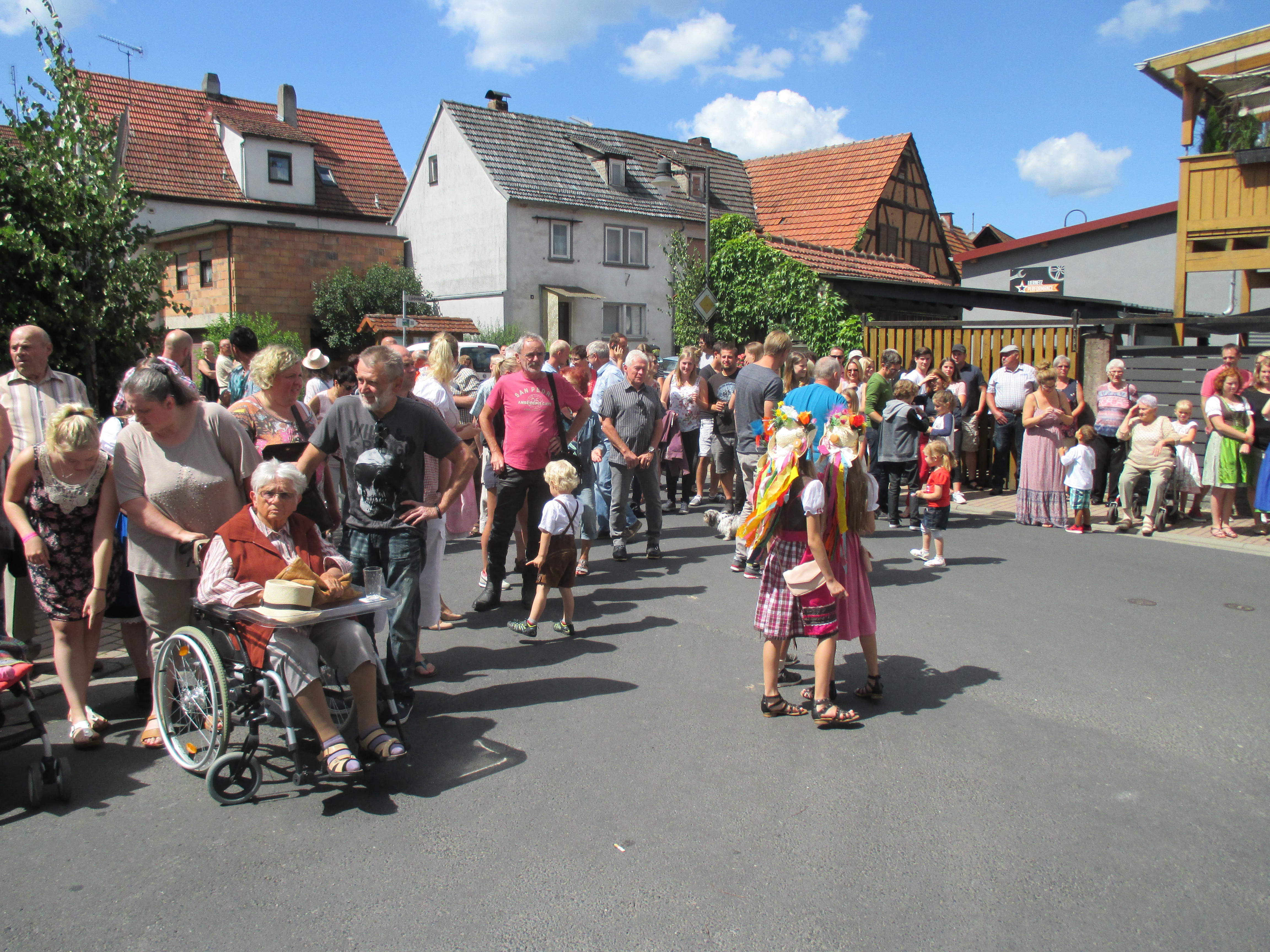 Kirbsonntag, Tanz um die Linde
