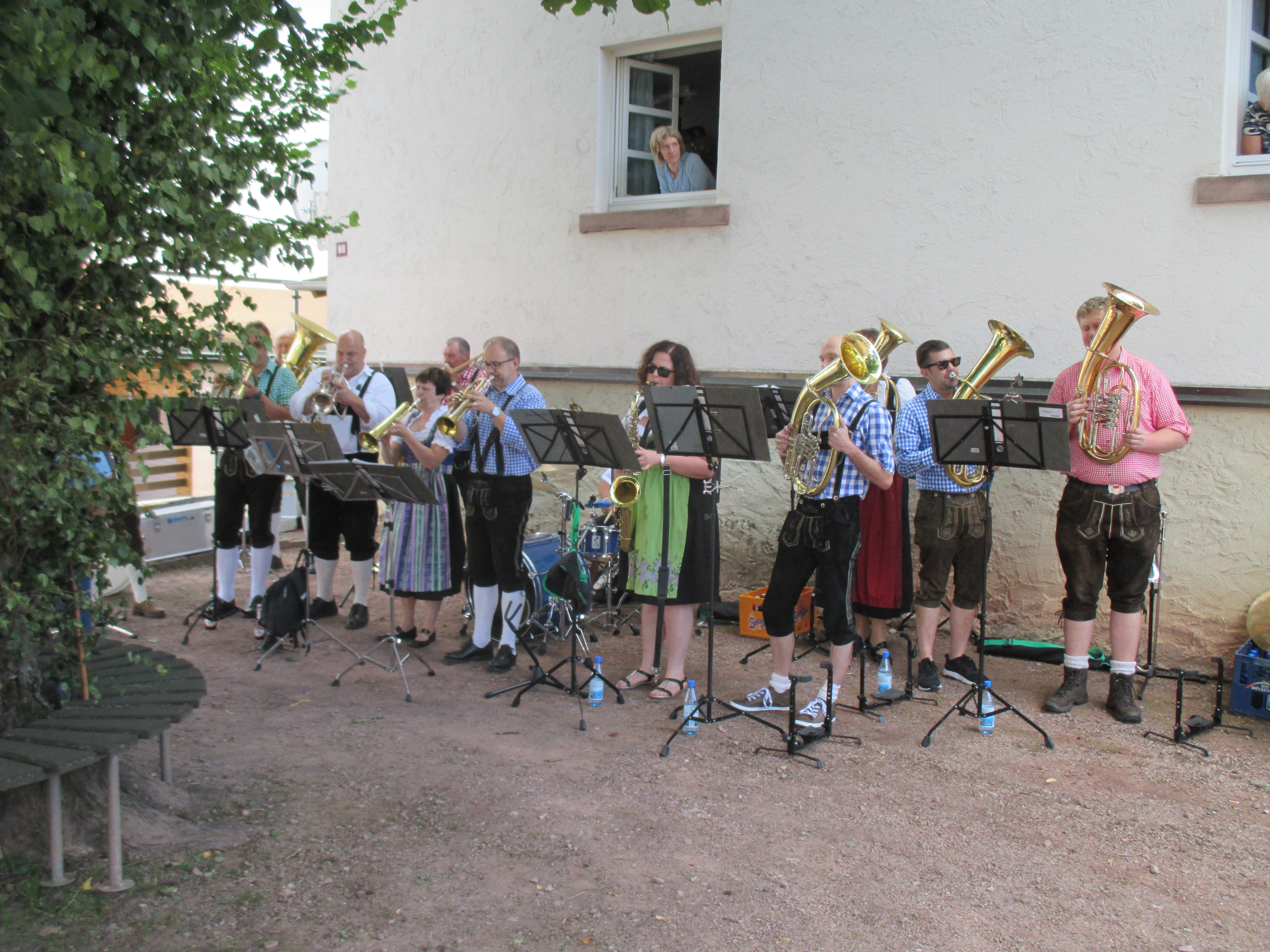 Kirbsonntag, Tanz um die Linde