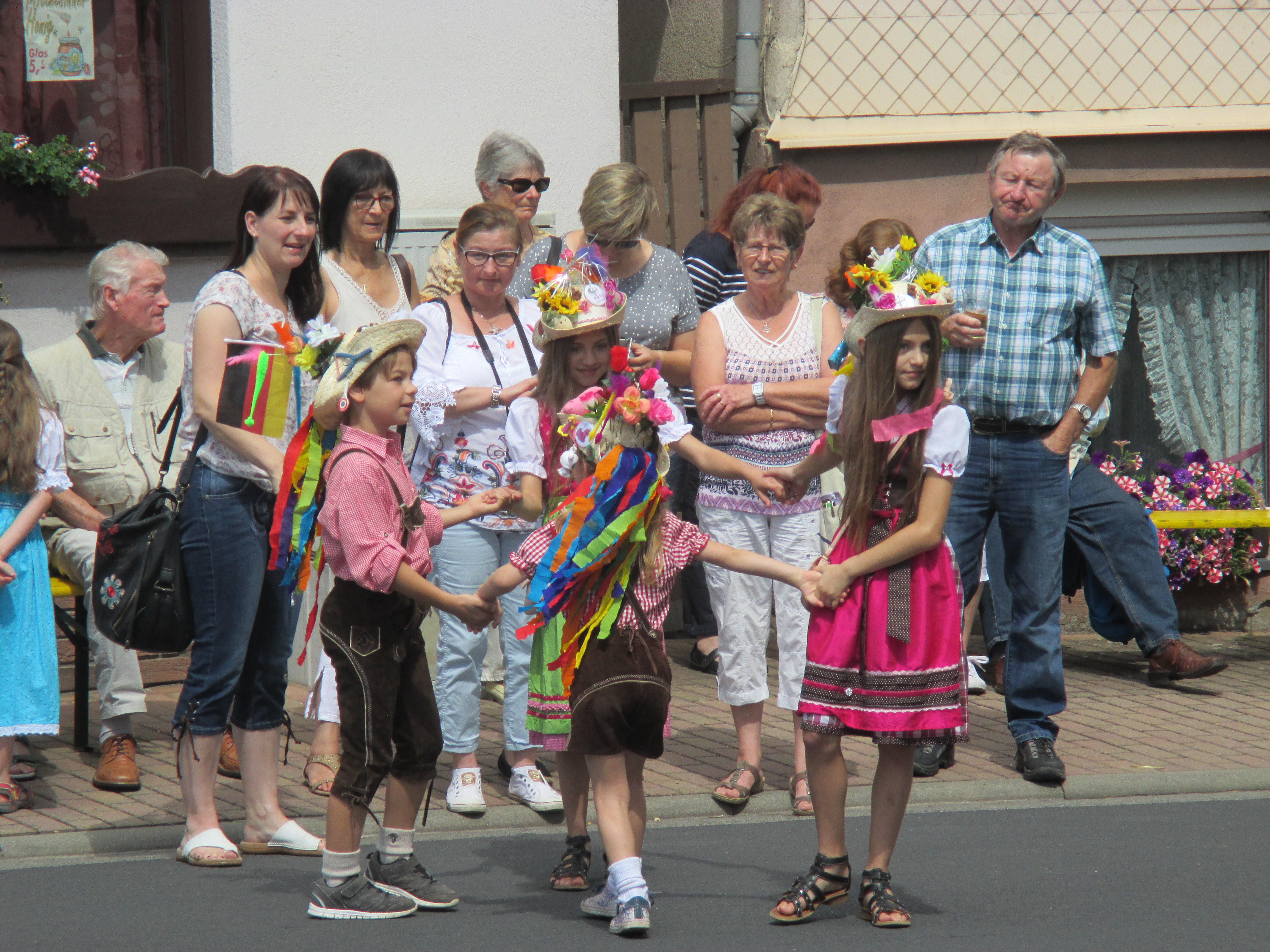 Kirbsonntag, Tanz um die Linde