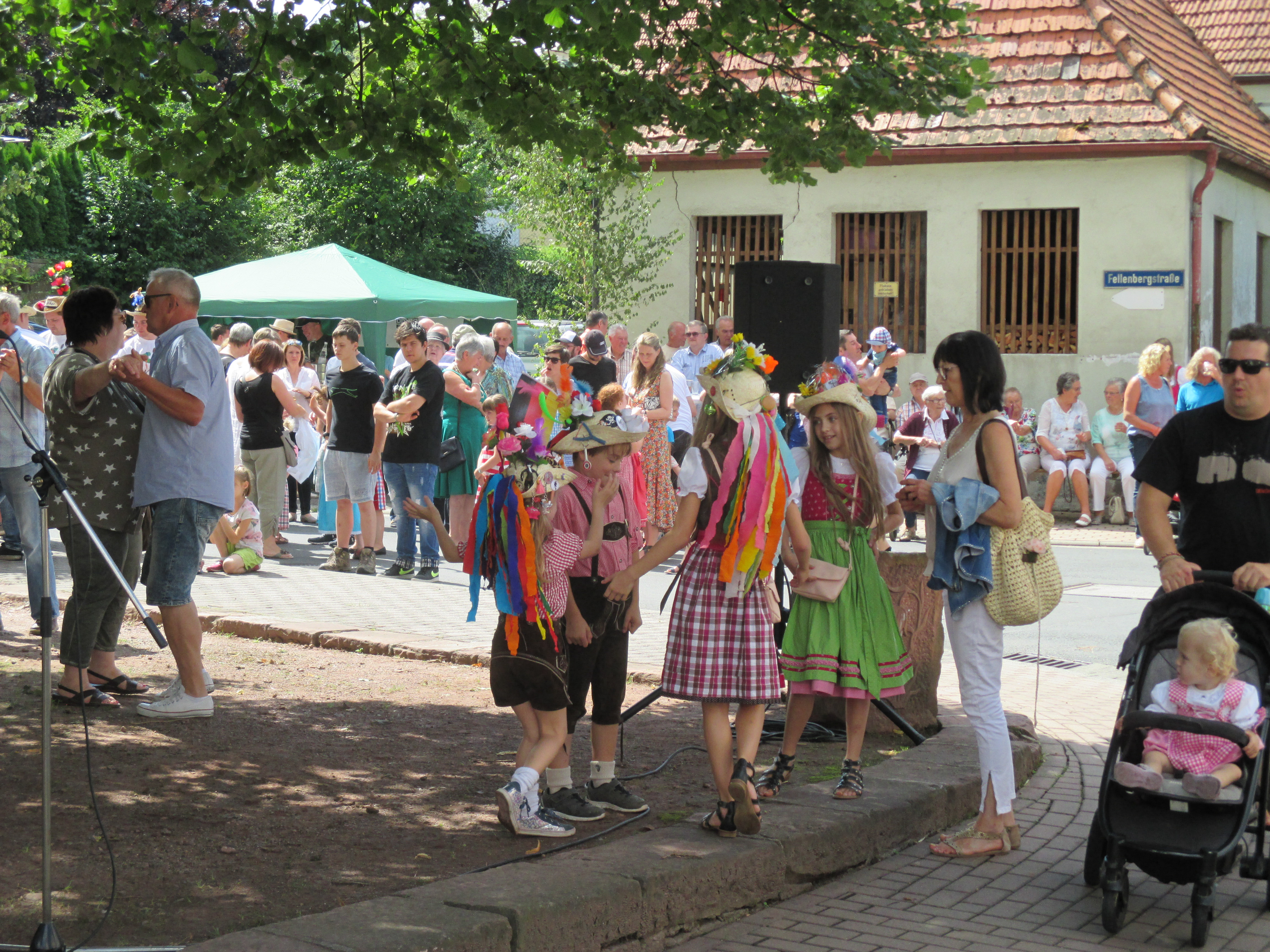 Kirbsonntag, Tanz um die Linde