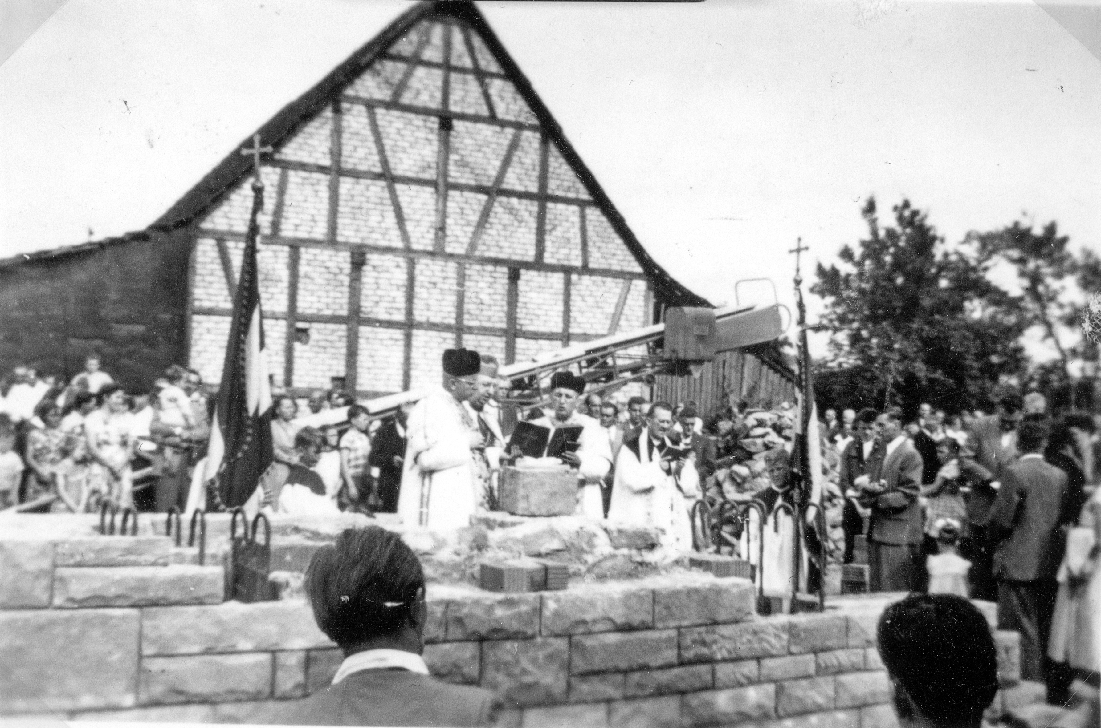 Grundsteinlegung der katholischen Kirche am 13. Juli 1958