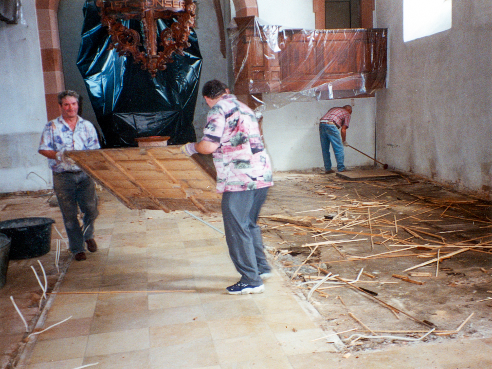 Renovierung der ev. Kirche im Jahr 2000