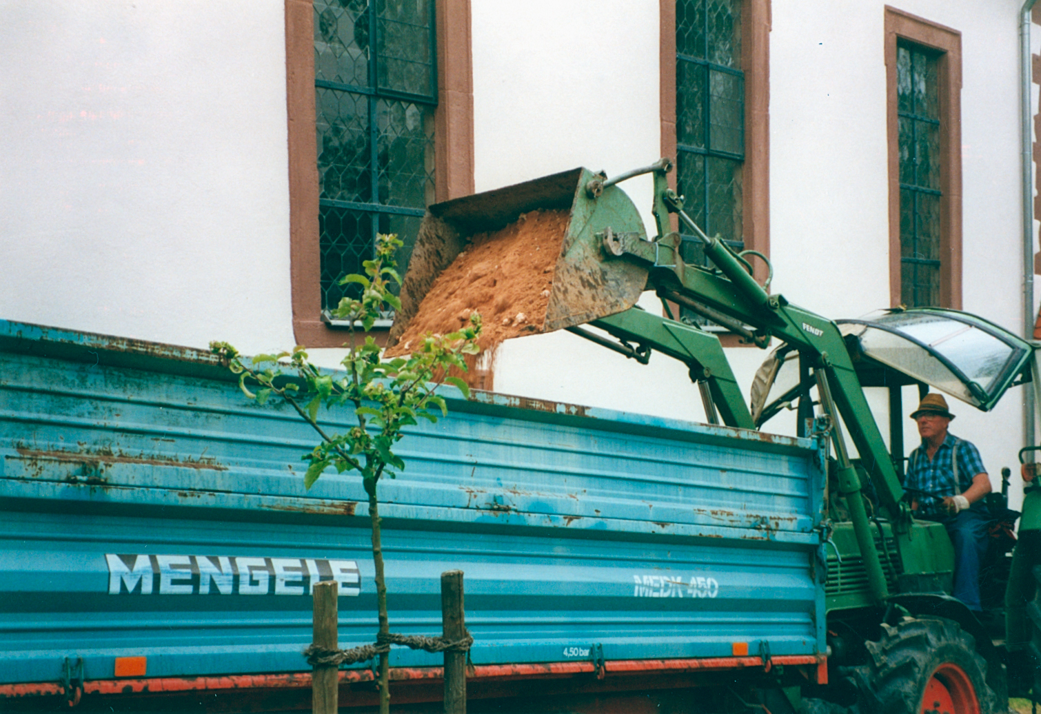 Ab dem 30.06.2000 begann der Abbruch des Bodens.