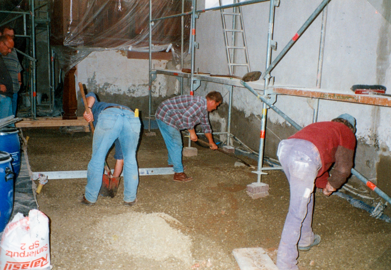 Verfüllung des Bodens am 12.07.2000