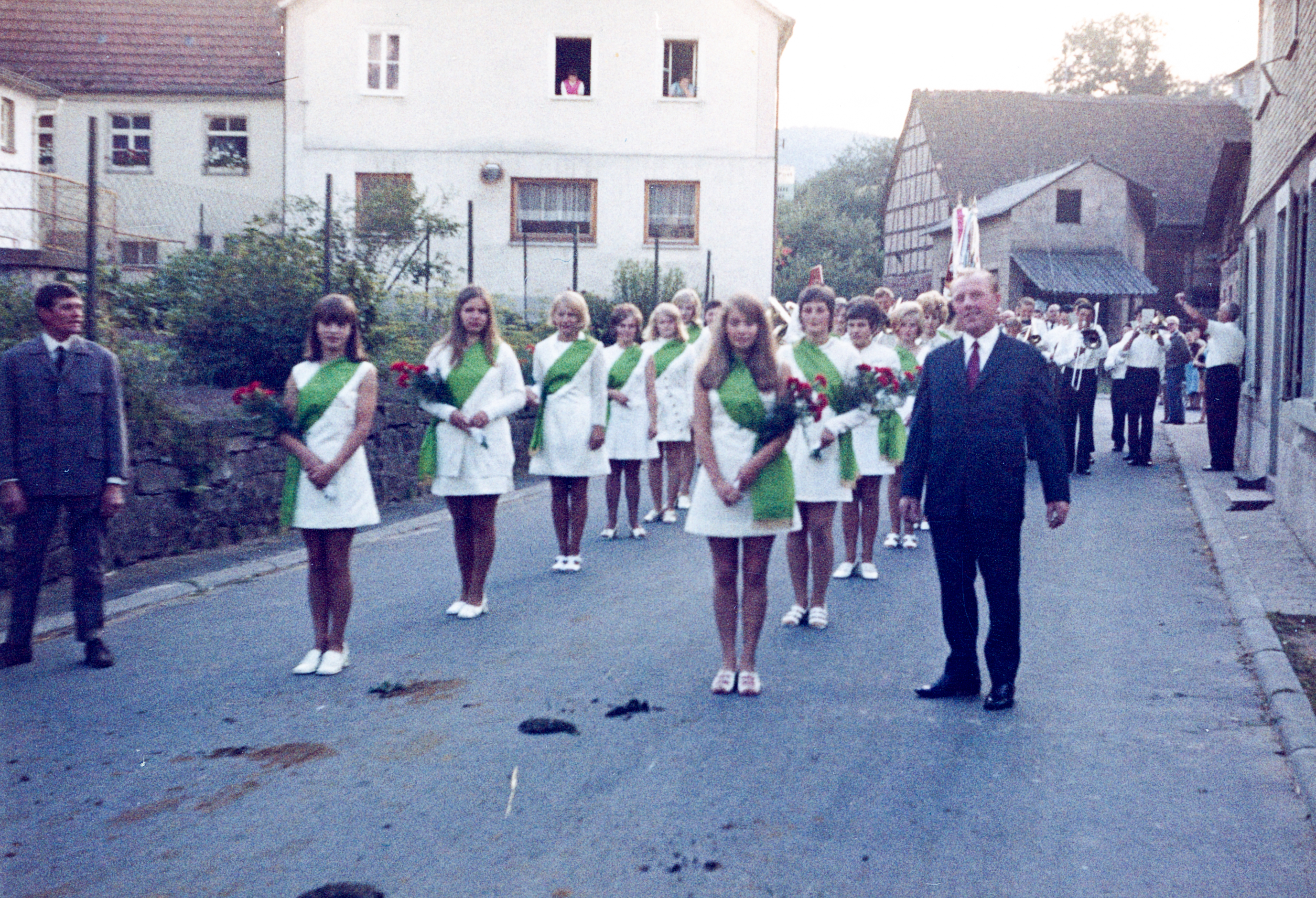 Ehrendamen beim Festumzug