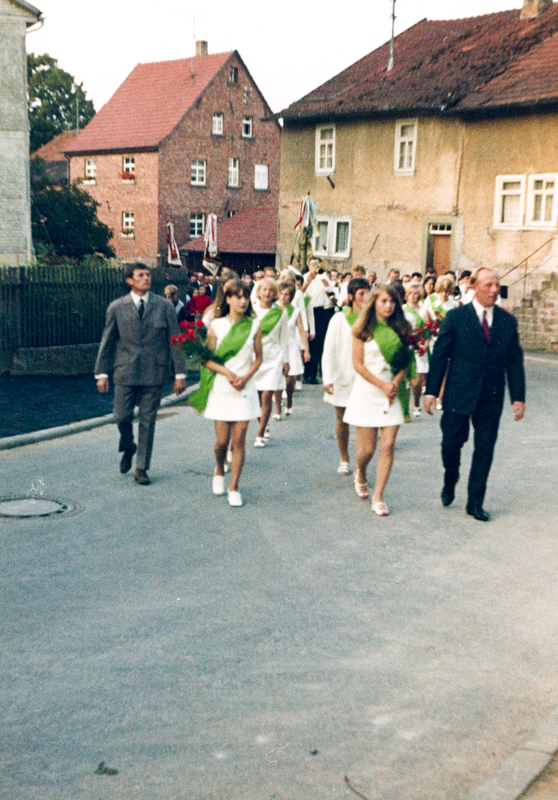 Ehrendamen beim Festumzug